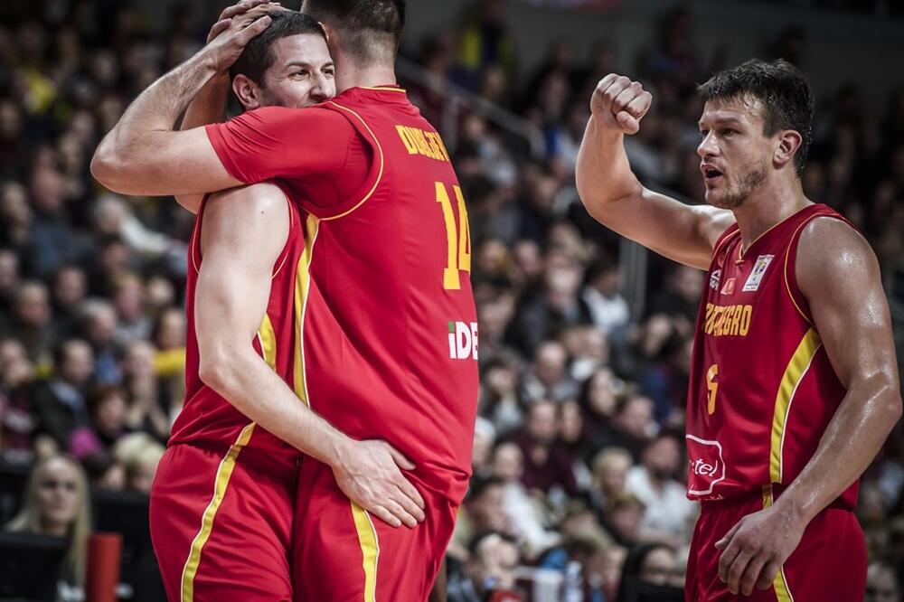 Ivanović i Dubljević u zagrljaju nakon plasmana na Mundobasket