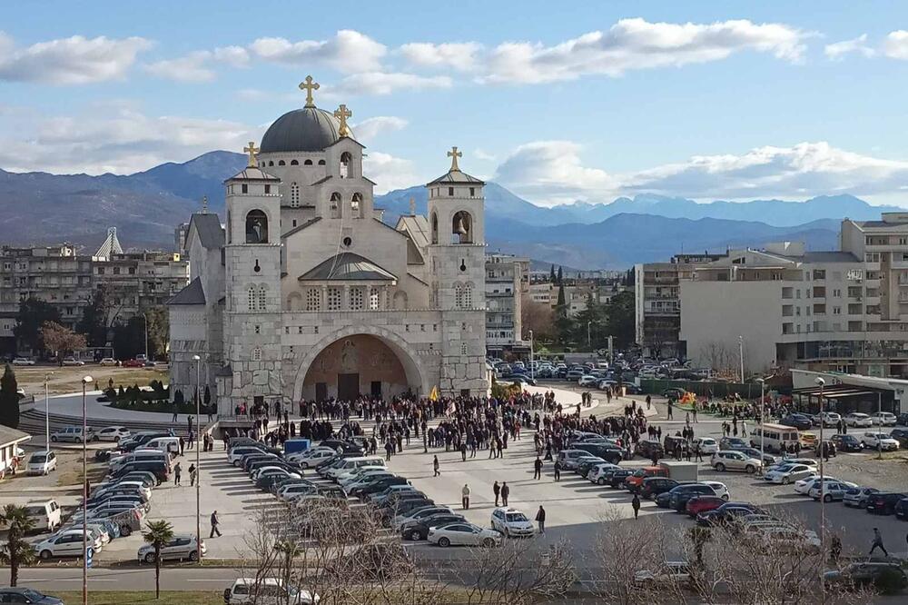 Danas ispred hrama Hristovog vaskrsenja, Foto: Čitalac Vijesti