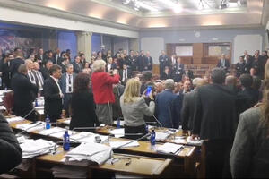 VIDEO Pogledajte snimke nereda iz parlamenta