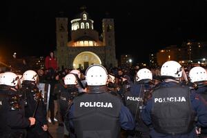 Podgorica: Policija privela 45 osoba zbog incidenata koji su se...