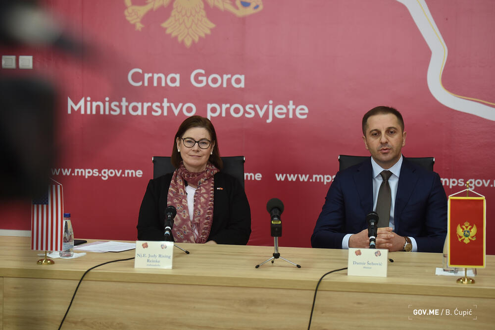 Ambasadorka Rajzing Rajnke i minstar Šehović, Foto: Vlada Crne Gore