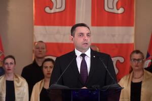 Vulin: Đukanović ima pravo da se pravi da je rođeni Crnogorac, a...