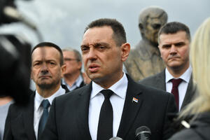 Grahovac: Vulin provocira, ignorišite ga