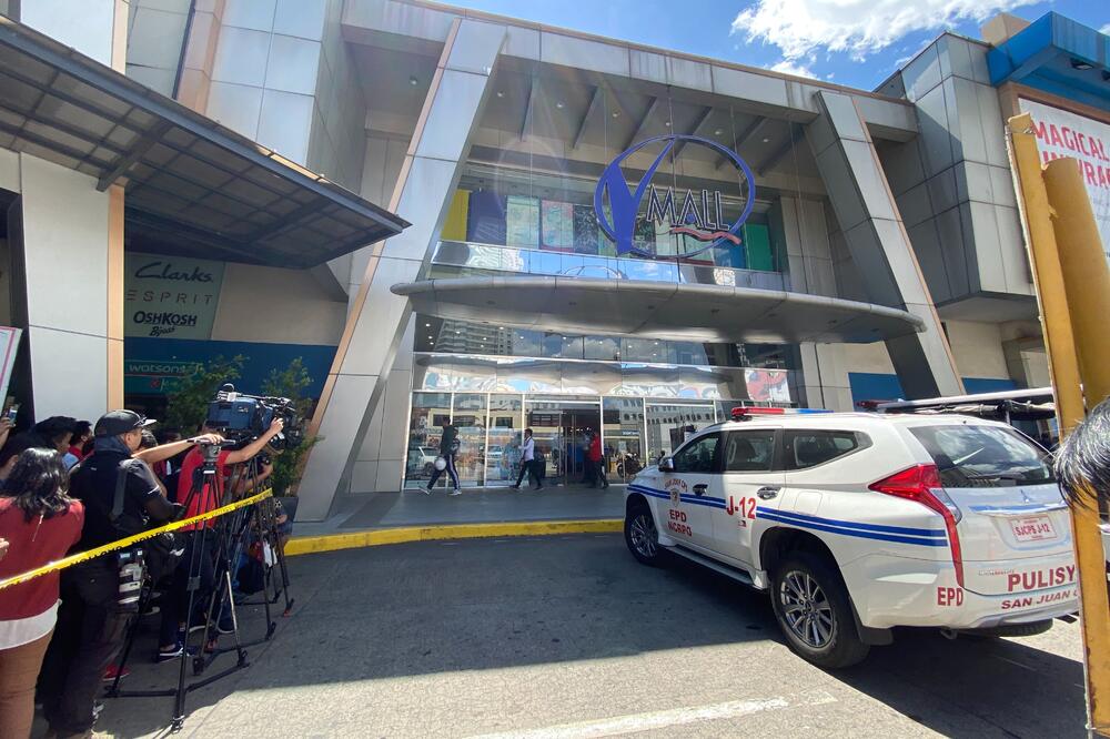 Tržni centar u kome su 30 osoba taoci u Manili na Filipinima, Foto: Beta/AP/Aaron Favila