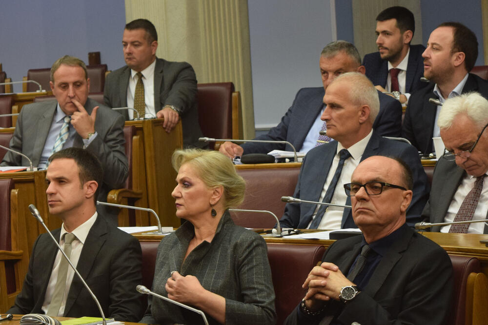 Liderske ambicije u Crnoj Gori je najlakše iskazati u politici: Poslanici u Skupštini, Foto: Luka Zeković
