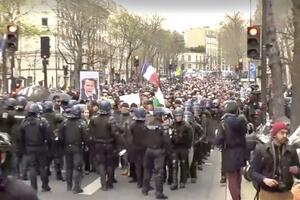 U Parizu održan protest pripadnika Žutih prsluka uprkos...