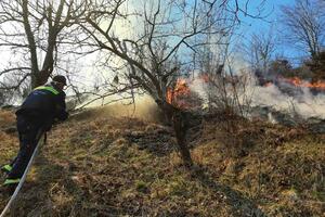 Više požara u Kolašinu, avioni MUP-a gasili požar u Međuriječju