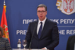 Vučić u jeku epidemije vodi Srbiju u propast