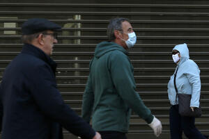 Povratak u školu u Francuskoj na dobrovoljnoj bazi, maske u javnom...