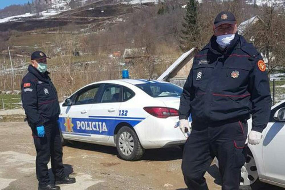Policija na ulazu u Biokovac 2. aprila, Foto: Opština Bijelo Polje