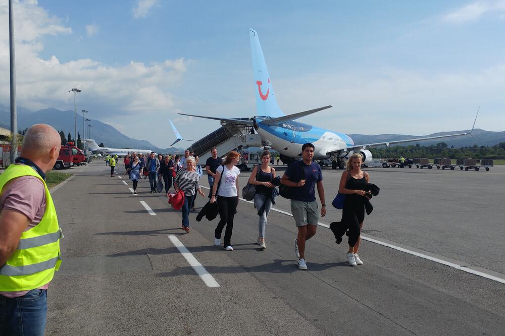 Hoće li biti promjena taksi u avio-prevozu: Aerodrom Tivat, Foto: Siniša Luković