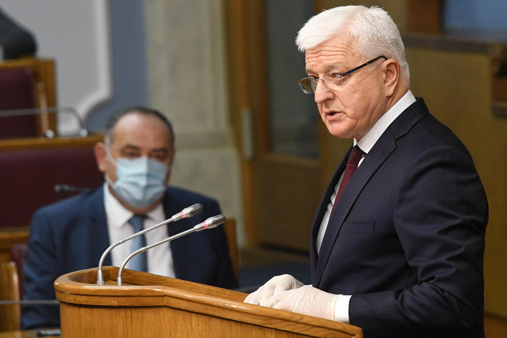 Opozicija ne vjeruje premijeru, vladajuće partije hvale njegov predlog: Marković u Skupštini, Foto: Savo Prelević