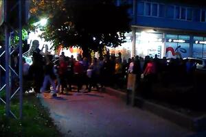 Berane: Građani prolazeći pored policije uzvikivali "pustite...