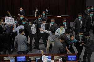 Tuča u parlamentu Hongkonga zbog izbora predsjednice jednog odbora
