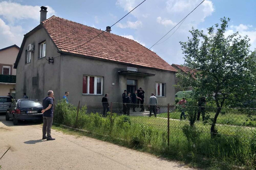Policija obezbjeđuje kuću, Foto: Svetlana Mandić
