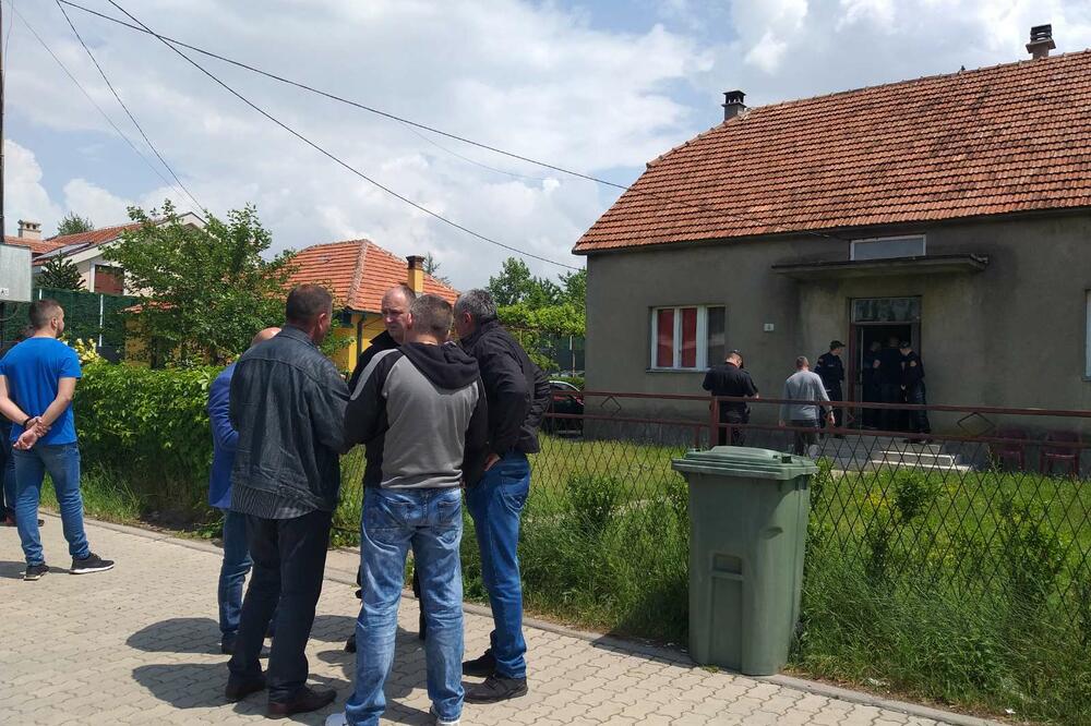 Policija ispred kuće Gardaševića, Foto: Svetlana Mandić