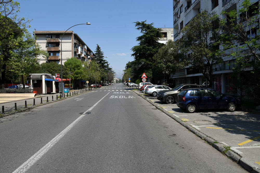 Prazne ulice u Podgorici tokom zabrane kretanja, Foto: Boris Pejović