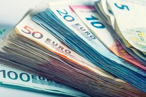 Hrvatska i Bugarska najranije 2023. usvajaju euro kao valutu
