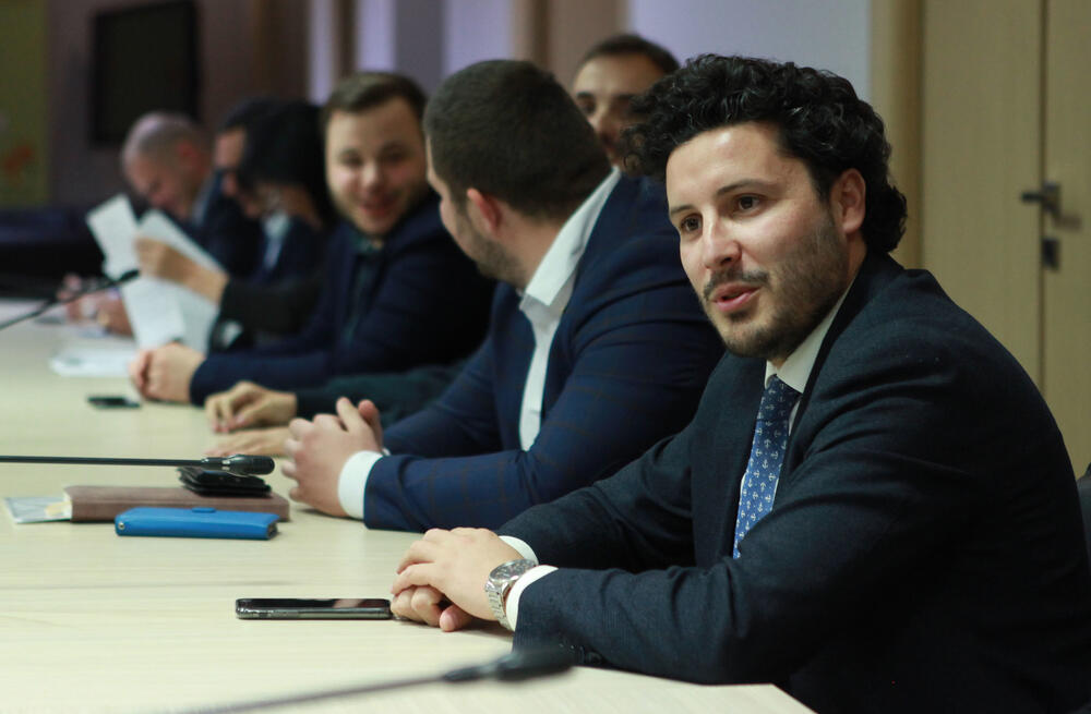 <p>Predsjednik Građanskog pokreta URA, Dritan Abazović, bio je jedini opozicioni lider na sastanku</p>