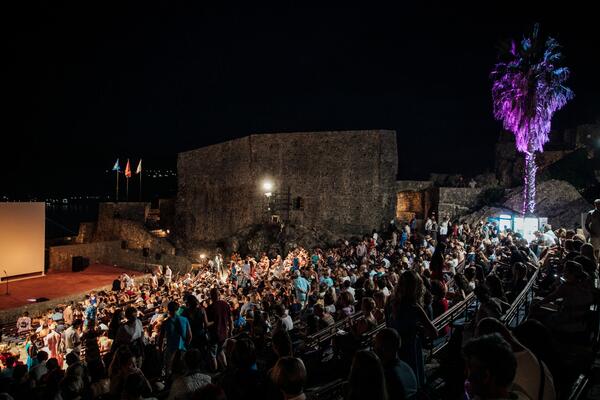 Festivali neće stati