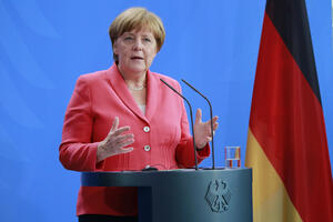 Merkel podržava prijetnju EU da blokira izvoz vakcina Astrazeneke...