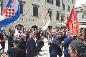 Milanović posjetio Kotor, u društvu Đukanovića obišao katedralu...