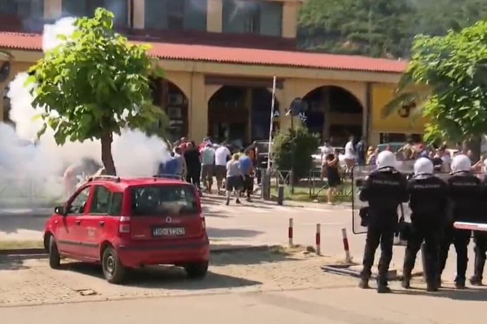 Neredi ispred Mediteranskog sportskog centra u Budvi, Foto: Screenshot