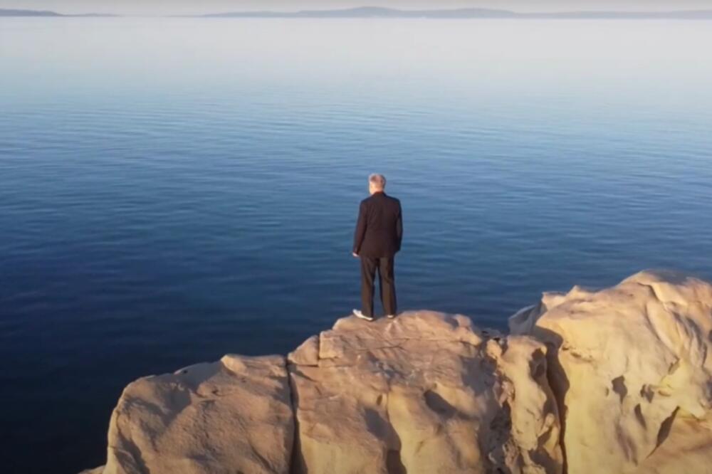 Jakoslav Rojnica prije skoka u more, Foto: Printscreen YouTube