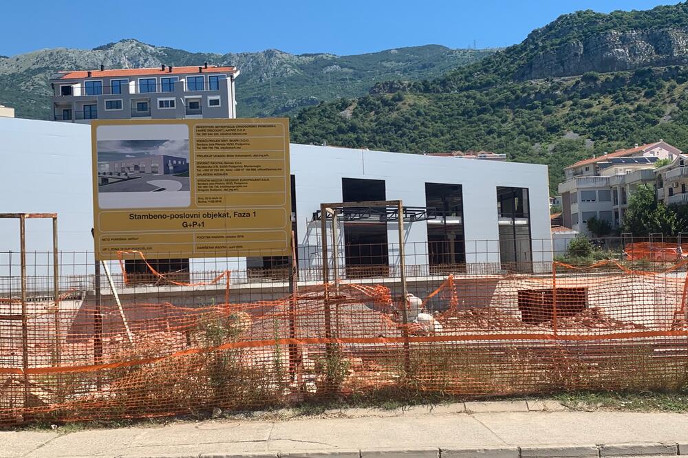 Juče na gradilištu kompleksa u Budvi, Foto: Vuk Lajović