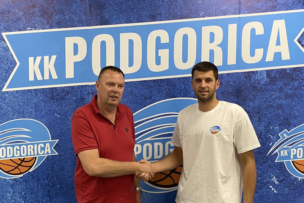 Tomašević i direktor kluba Zoran Vujičić, Foto: KK Podgorica