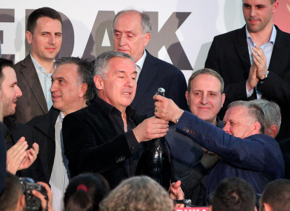 Đukanović sa pristalicama slavi pobjedu na predsjedničkim izborima 2018.