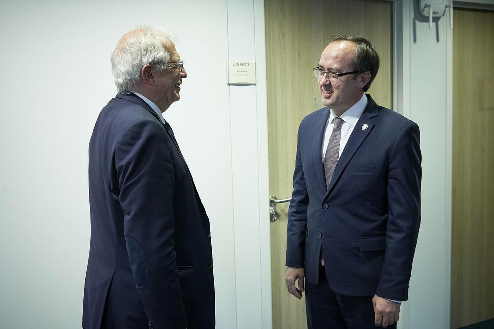 Šef evropske diplomatije Džozef Borelj i premijer Kosova Avdulah Hoti u Briselu, Foto: Mario Salerno/Beta