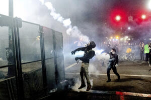 UN upozorile na nesrazmjernu upotrebu sile policije na protestima...
