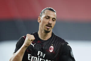 Zvanično: Zlatan Ibrahimović još godinu u Milanu