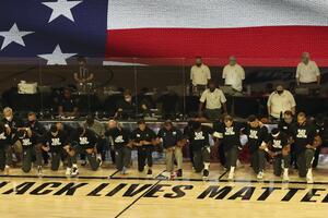 Povratak NBA: Klečanje tokom himne i poruke zajedništva