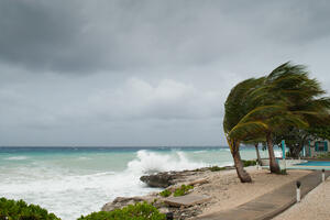 Uragan protutnjao Bahamima, ide ka Floridi