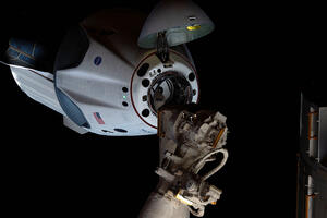 NASA, Spejs Iks i letovi u svemir: Astronauti se spuštaju iz...