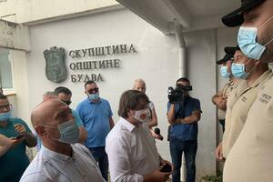 Carević i Radović spriječeni da uđu u zgradu Opštine Budva: DPS...
