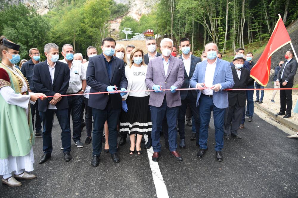 Marković na svečanom otvaranju puta Bistrica - Podvrh, Foto: Vlada Crne Gore