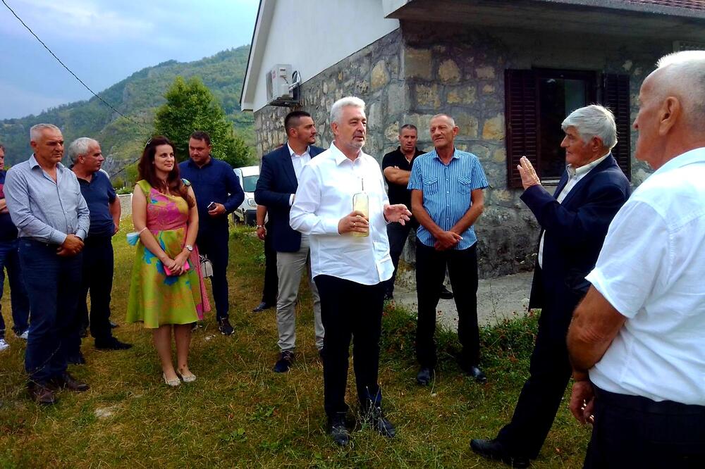 Krivokapić u Rovcima, Foto: Koalicija Za budućnost Crne Gore