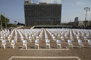 Izrael: 1.019 praznih stolica na trgu za sjećanje na preminule od...