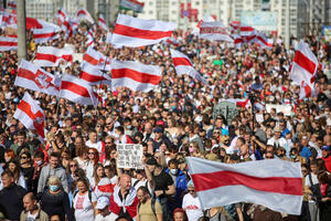 Uhapšeno 250 ljudi na protestu u Minsku: "Koristili su zastave i...