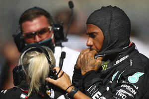 Stjuarti protiv Hamiltona - šampion kažnjen za propust Mercedesa