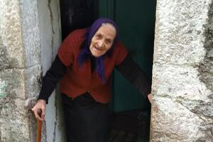 Međunarodni dan starijih osoba: Nikšićani obišli desetak starijih...