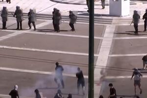 VIDEO Protest srednjoškolaca u Atini zbog prepunih učionica:...