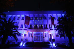 Zgrada predsjednika Crne Gore i Milenijum u bojama UN