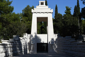 Spomen-mauzolej u kome živi ćute, mrtvi pričaju