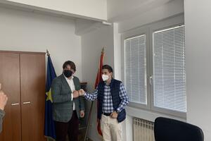 Budva: Radović dodijelio Đukoviću novčanu nagradu 1.500 eura