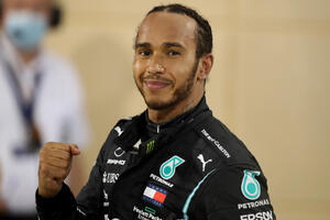 Hamilton najbrži i u noćnoj trci, Bahrein gorio dva puta
