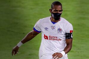 Da li će se fudbal ubuduće igrati i ovako: Prvi igrač sa maskom na...